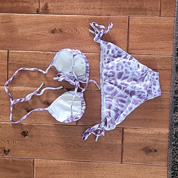 Bikini - Picture 2 of 2